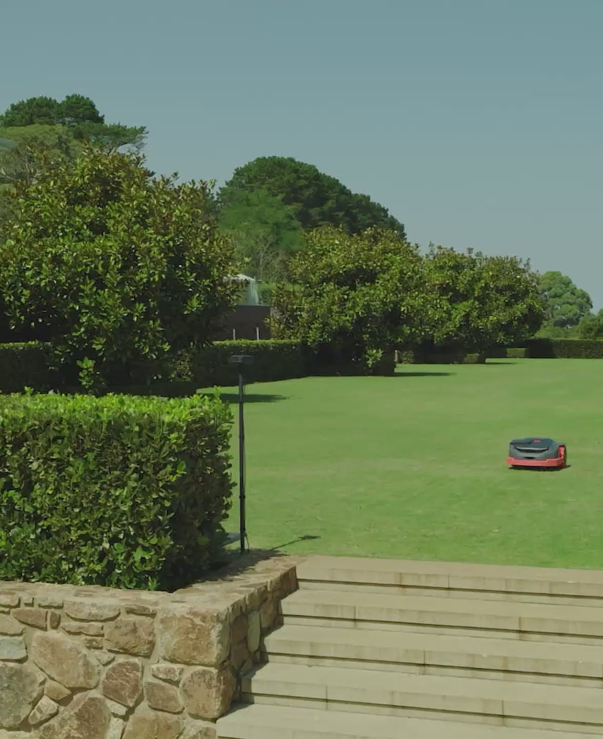 Load video: <p>Supports dual RTK signals⁵ with an upgrade to triple-frequency observation for extended coverage and unbeatable stability in challenging conditions, making it the perfect solution for front and back yards.</p>